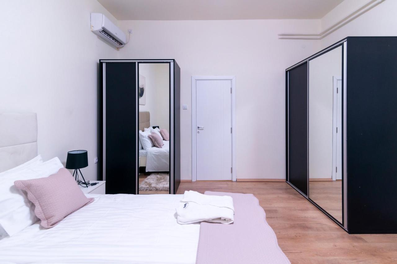 Jevrejska - Central Apartment With Free Parking Újvidék Kültér fotó