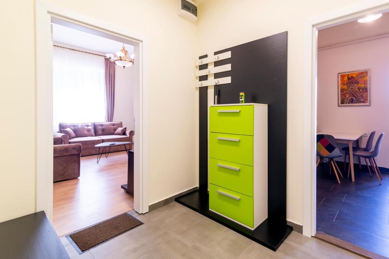 Jevrejska - Central Apartment With Free Parking Újvidék Kültér fotó