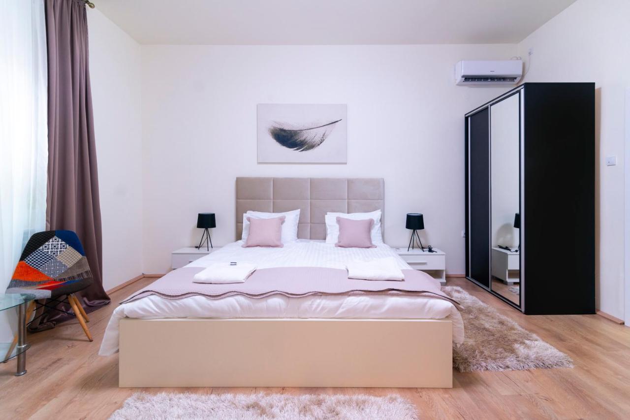 Jevrejska - Central Apartment With Free Parking Újvidék Kültér fotó